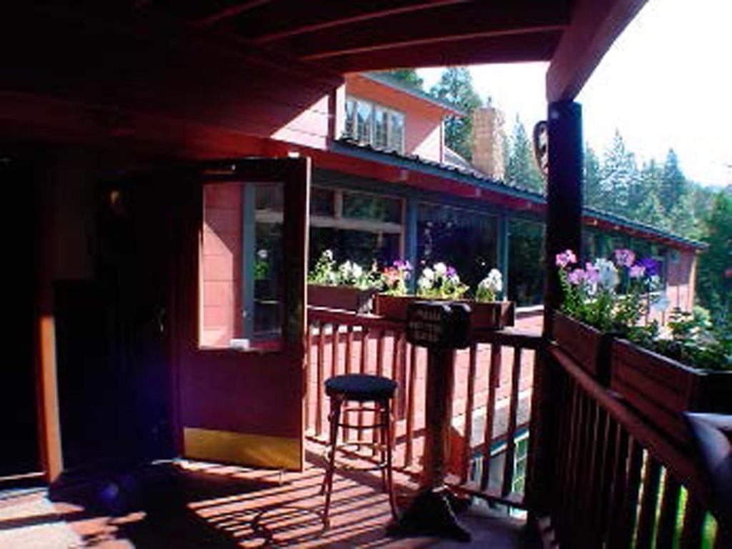 Strawberry Inn Εξωτερικό φωτογραφία
